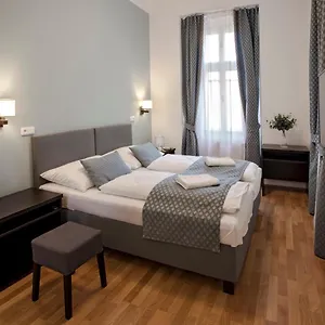 Corto Old Town 3* Prag