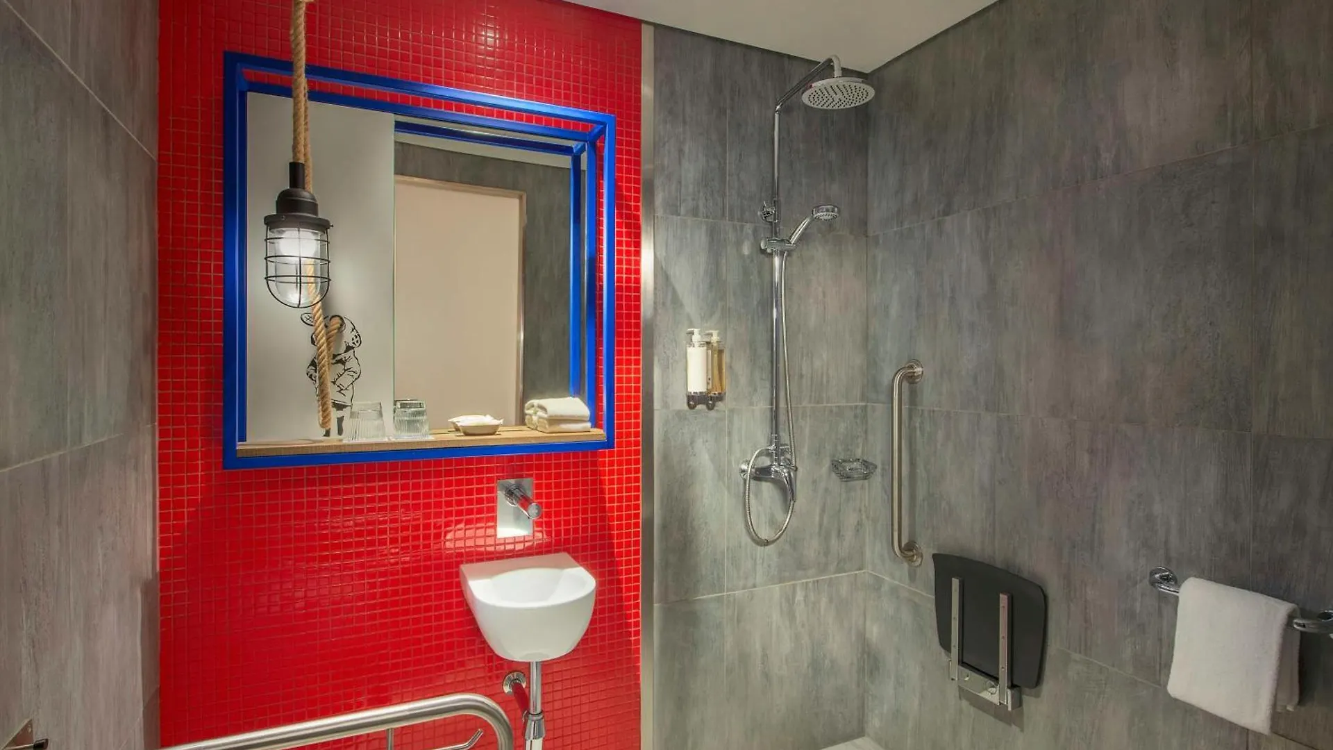 Hampton By Hilton Dubai Al Seef Hotel