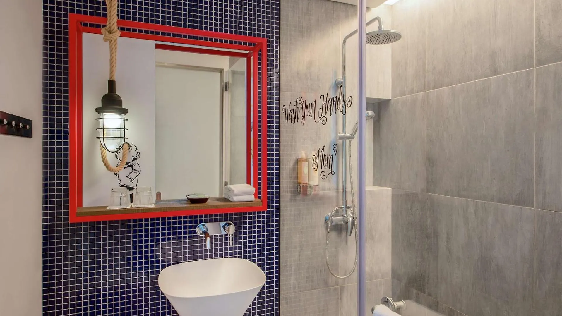 Hampton By Hilton Dubai Al Seef Hotel